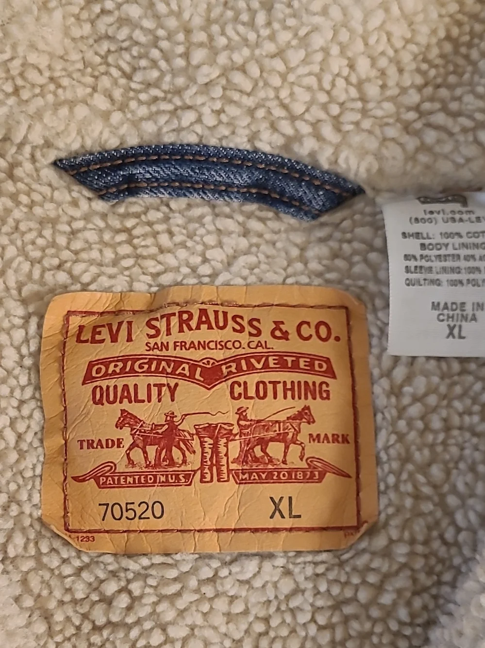 Vtg Levi's 70520 Mens  Sherpa-Lined Denim Jacket - Dark Blue with Cream Collar